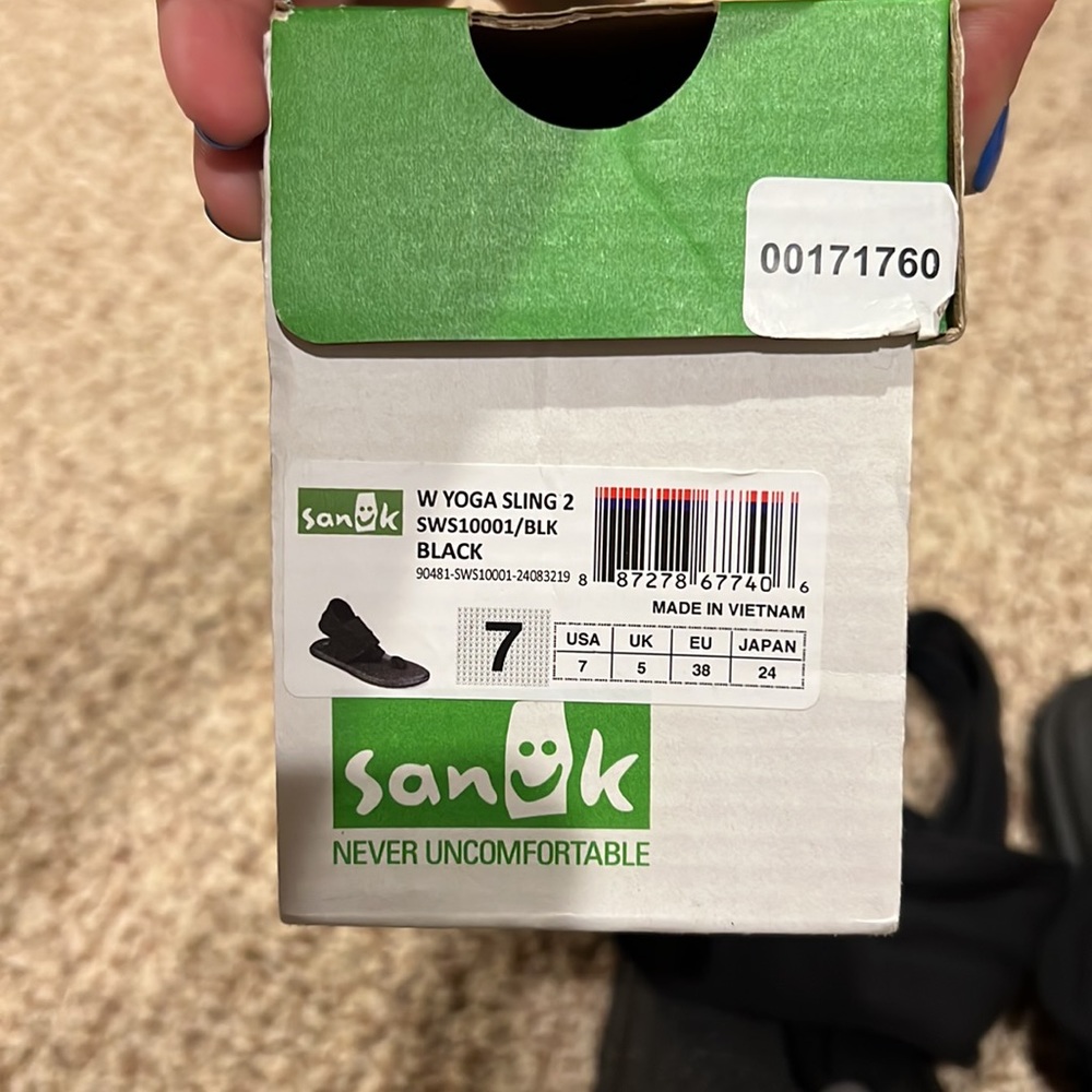Sanuk Sandals - Picture 4 of 4